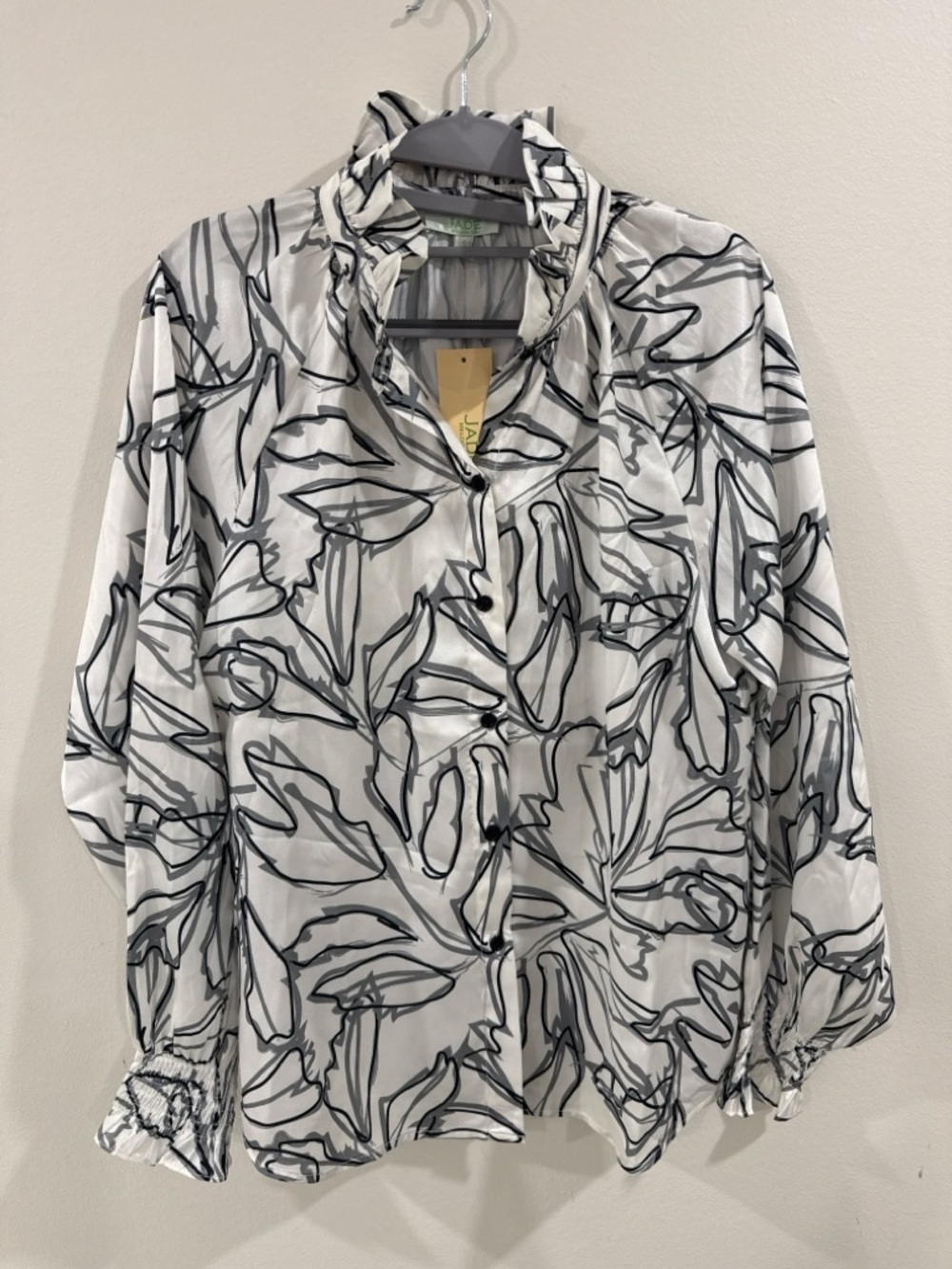 Jade Melody Tam Women’s Blouse Size Small NWT Black Leaf Print Ruffle Neck Top - Picture 3 of 6